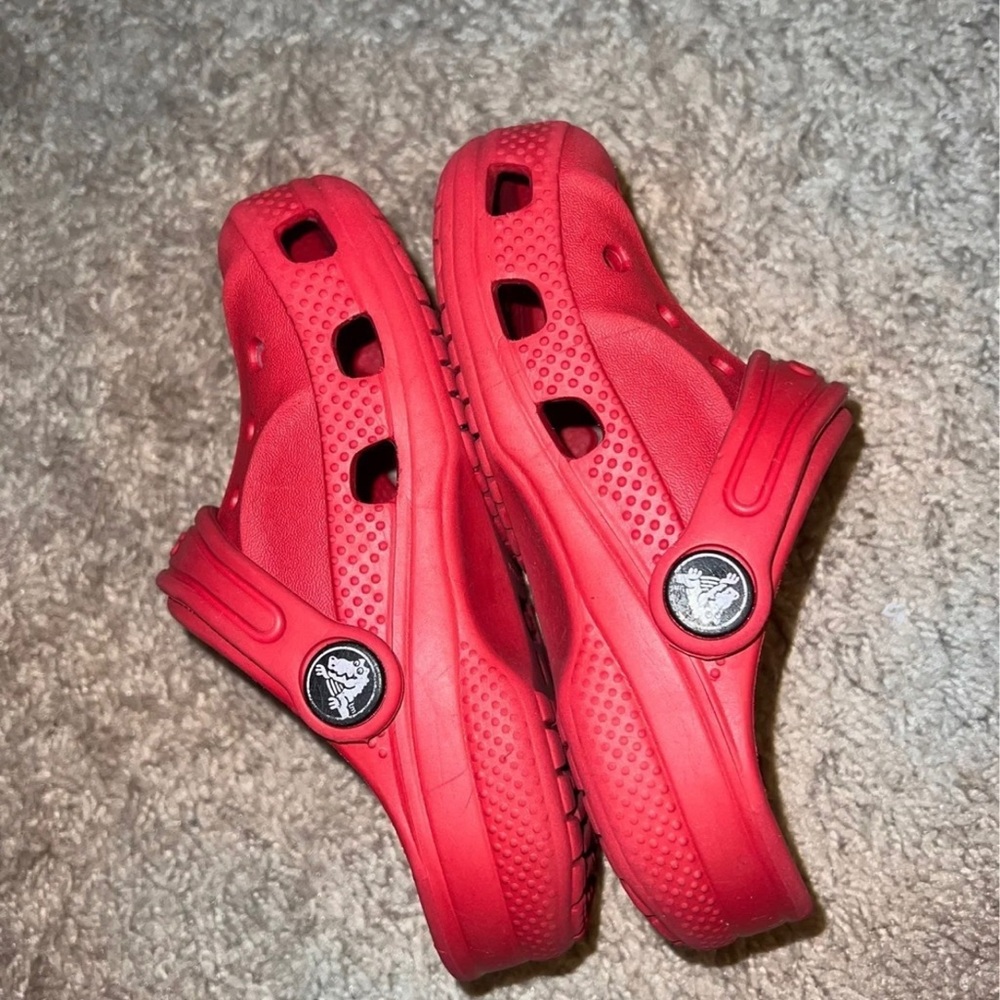 crocs